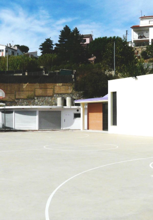 Pista de baloncesto en equipamiento de un centro cívico